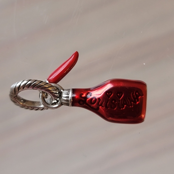 Pre-owned Brighton ABC Louisiana State Hot Sauce Bottle Enamel Charm with Pepper - Picture 3 of 5